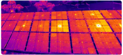 Imagen termográfica de paneles solares